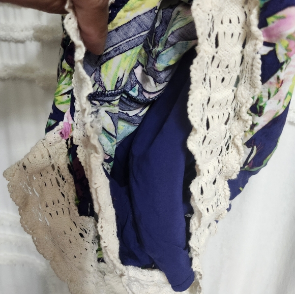 Good condition Forever 21 romper. Size small - Picture 3 of 11